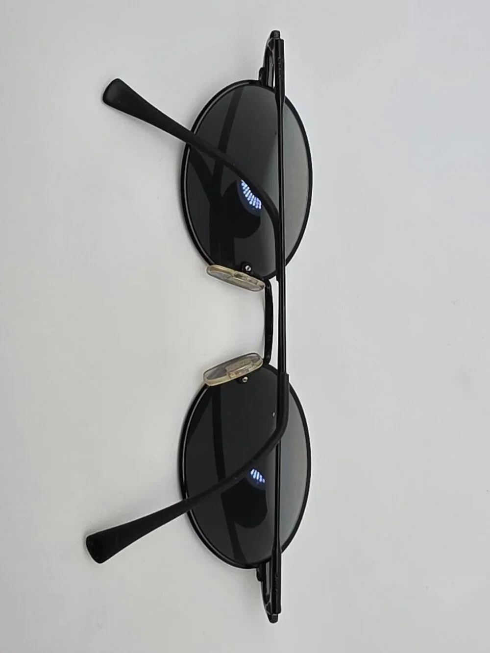 DKNY 7202S 001 Black Frame Green Lens Oval Sunglasses w/ Case 48-20-145